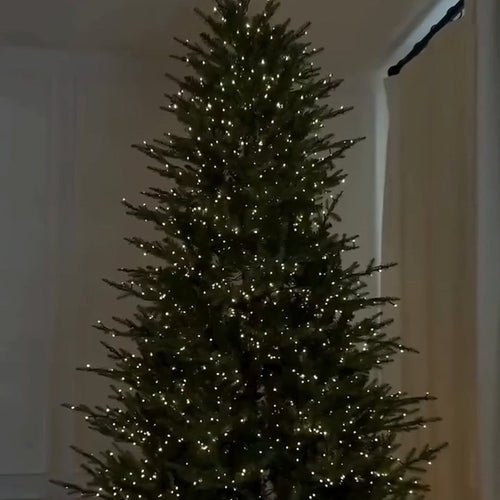 Juletre med varmhvit mikro-LED-belysning